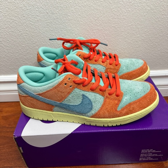 Nike SB Dunk Low Orange Emerald Rise Size 11 - Picture 3 of 10